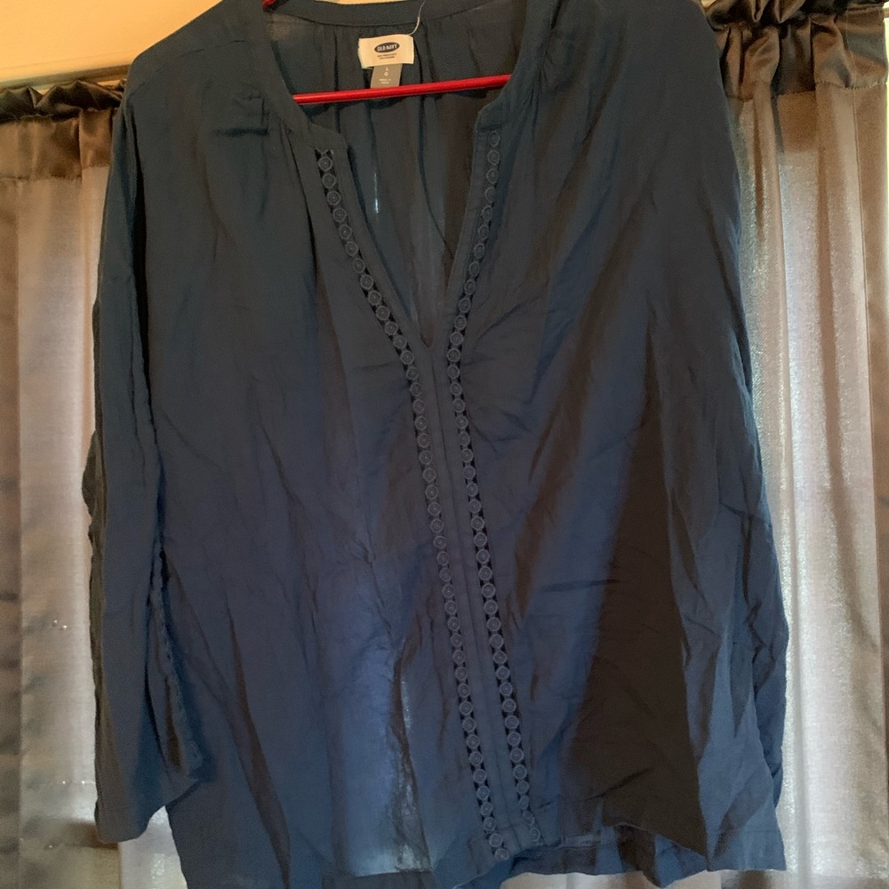 Loose fitting blouse with decorative sleeves